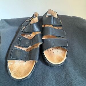 Black Leather Triple-Strap Volks Walkers Comfort Sandals